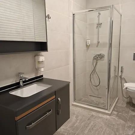 Enza Hotel *