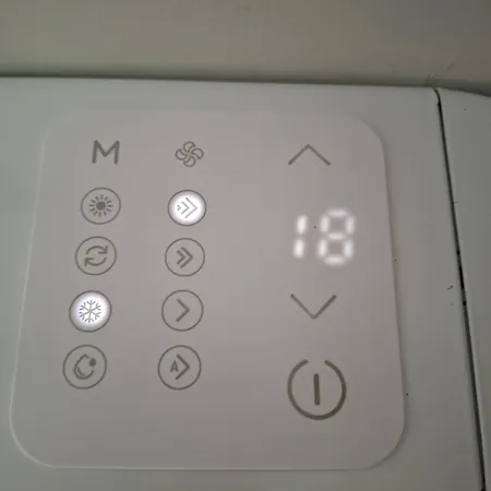 Enza Hotel Sjoemen