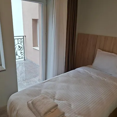 Hotel Enza